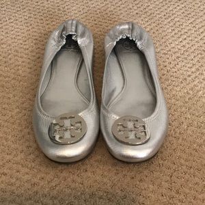 Tory Burch Silver Flats 13 EUC
